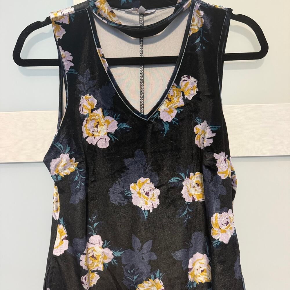 Candie's Floral Velvet Choker Neck Sleeveless Top Size L